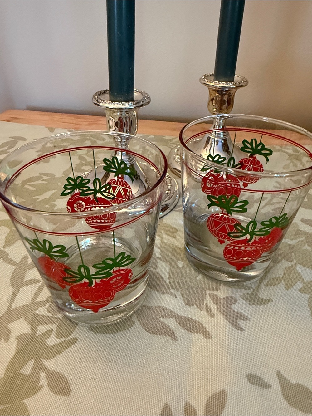 Vintage Holiday ornaments Glass Tumblers - Red & Green Decorative Set great cond